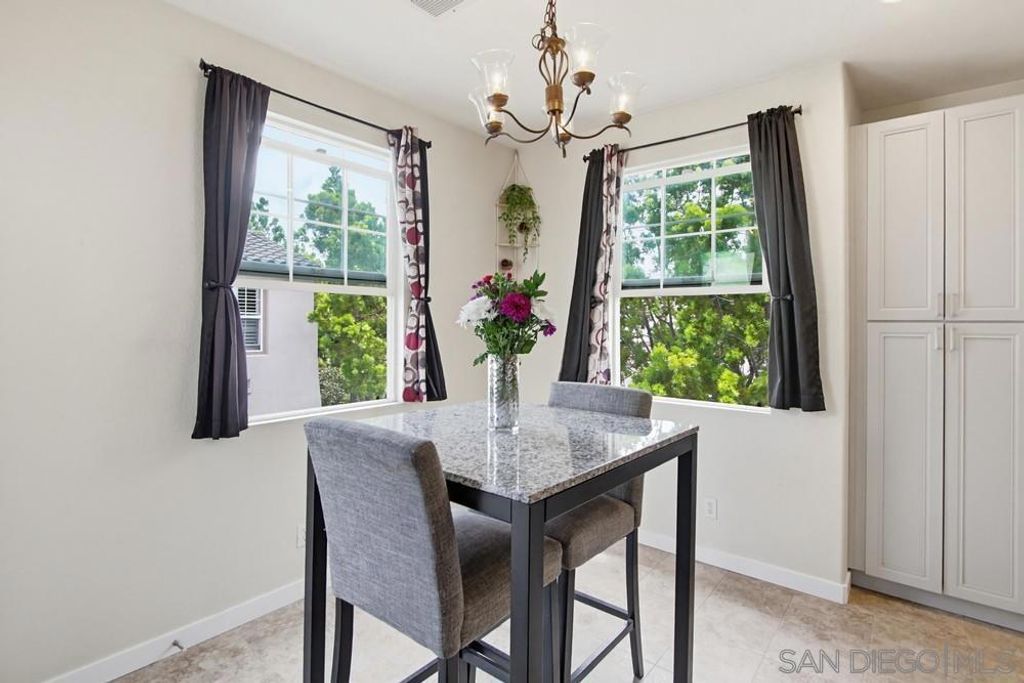 Image 7 of property listing at 1298 Fools Gold 1, Chula Vista, CA 91913