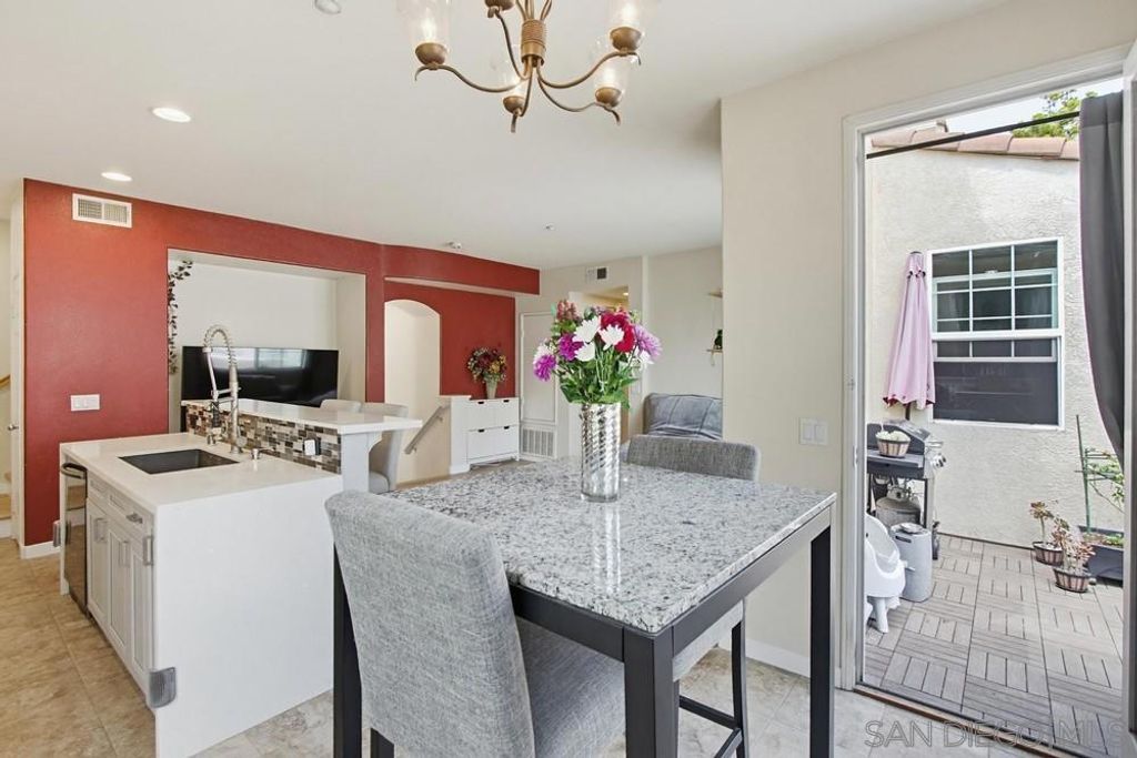 Image 8 of property listing at 1298 Fools Gold 1, Chula Vista, CA 91913