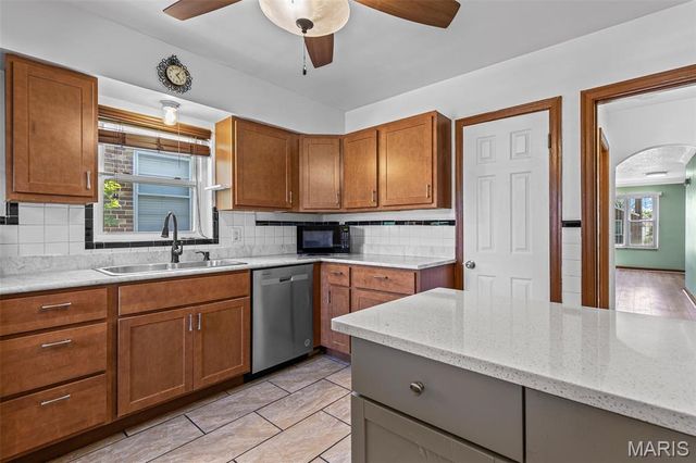 5449 Mardel Avenue, St Louis, MO 63109