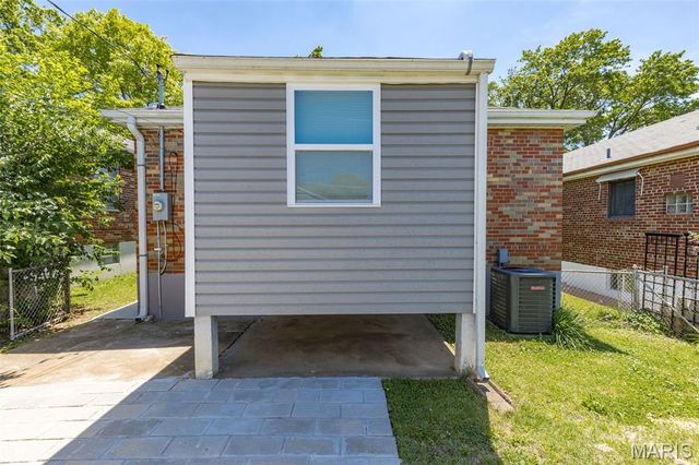 5449 Mardel Avenue, St Louis, MO 63109