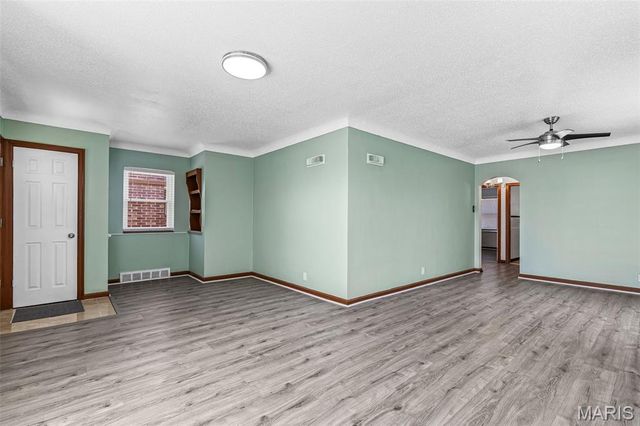 5449 Mardel Avenue, St Louis, MO 63109