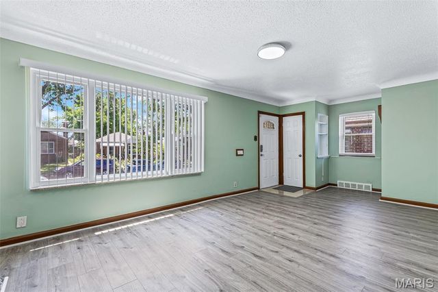 5449 Mardel Avenue, St Louis, MO 63109