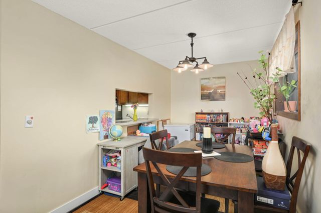 10501 Cedar Lake Rd 420, Minnetonka, MN 55305