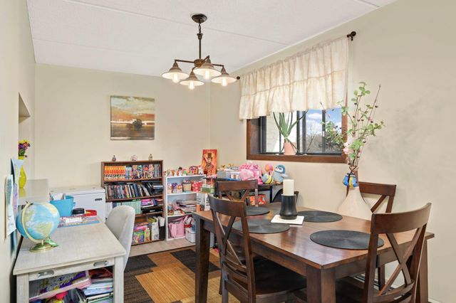 10501 Cedar Lake Rd 420, Minnetonka, MN 55305