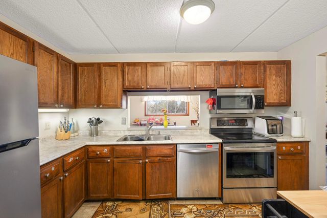 10501 Cedar Lake Rd 420, Minnetonka, MN 55305