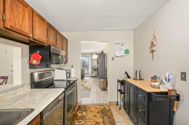 10501 Cedar Lake Rd 420, Minnetonka, MN 55305