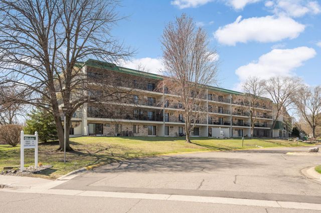 10501 Cedar Lake Rd 420, Minnetonka, MN 55305