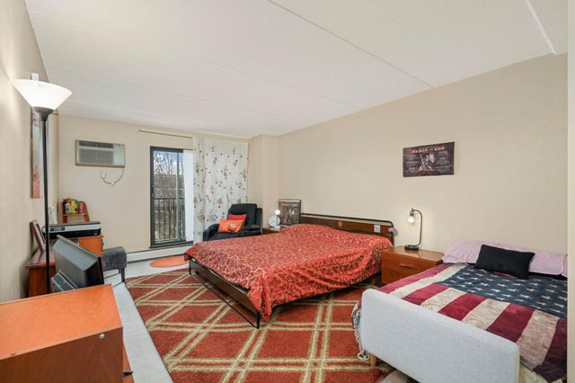 10501 Cedar Lake Rd 420, Minnetonka, MN 55305