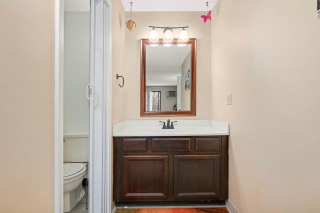 10501 Cedar Lake Rd 420, Minnetonka, MN 55305