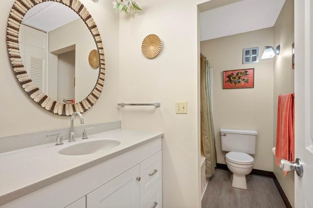 10501 Cedar Lake Rd 420, Minnetonka, MN 55305