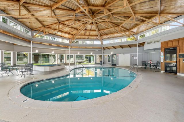 10501 Cedar Lake Rd 420, Minnetonka, MN 55305