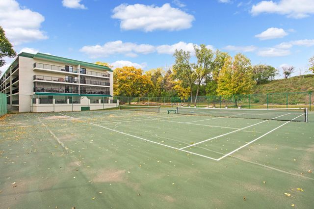 10501 Cedar Lake Rd 420, Minnetonka, MN 55305