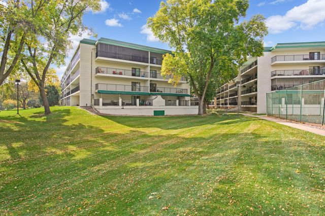 10501 Cedar Lake Rd 420, Minnetonka, MN 55305