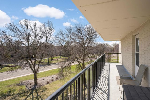 10501 Cedar Lake Rd 420, Minnetonka, MN 55305