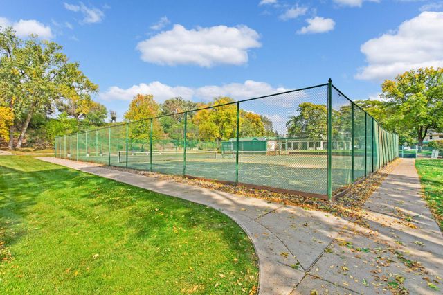 10501 Cedar Lake Rd 420, Minnetonka, MN 55305