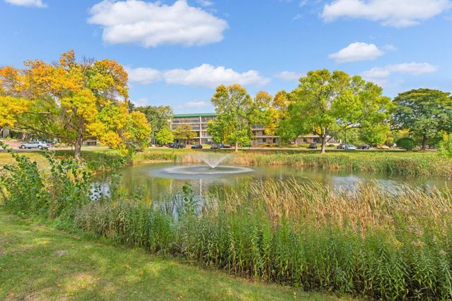 10501 Cedar Lake Rd 420, Minnetonka, MN 55305