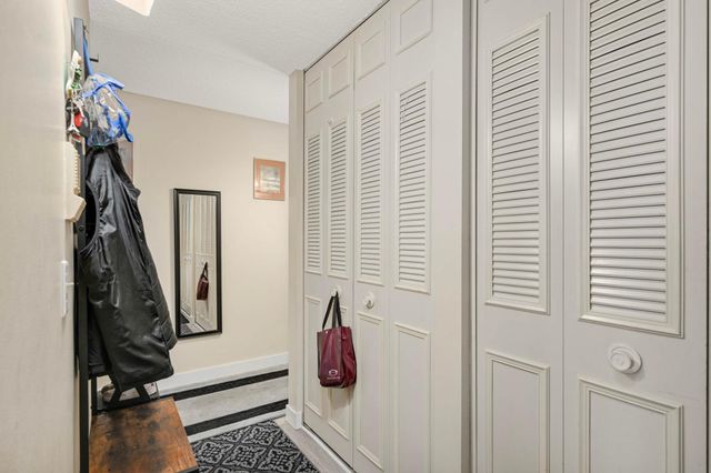 10501 Cedar Lake Rd 420, Minnetonka, MN 55305