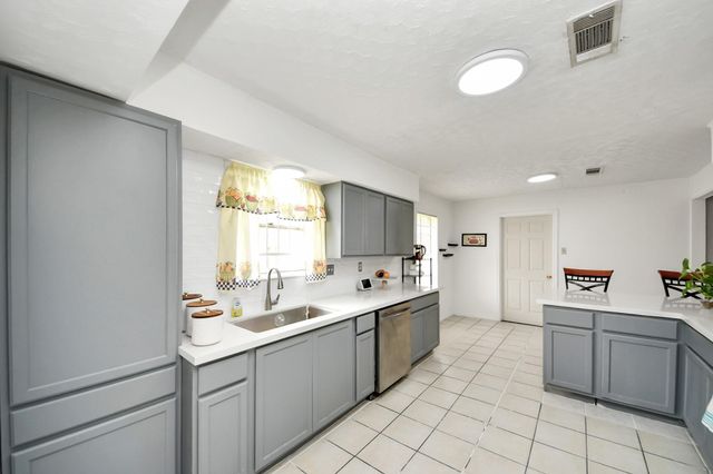 615 Barbara Mae Street, Houston, TX 77015