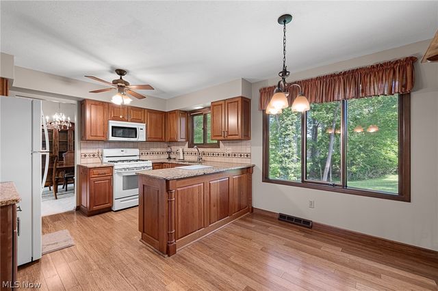 14826 Stone Creek Oval, Strongsville, OH 44149