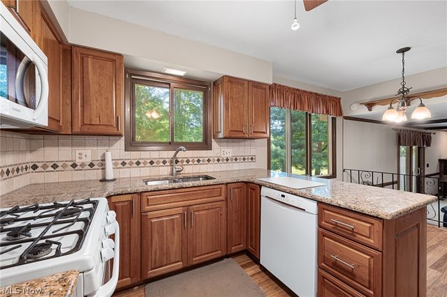 14826 Stone Creek Oval, Strongsville, OH 44149