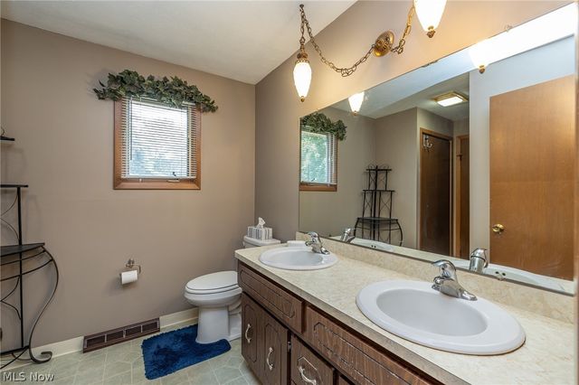 14826 Stone Creek Oval, Strongsville, OH 44149