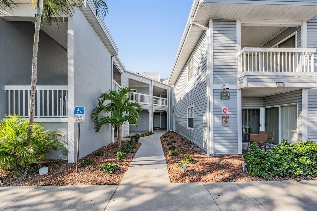 6801 STONES THROW CIRCLE N 15201, St Petersburg, FL 33710