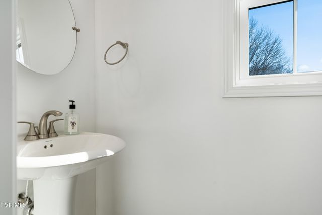 1072 Riddle Ridge, Jonesborough, TN 37659