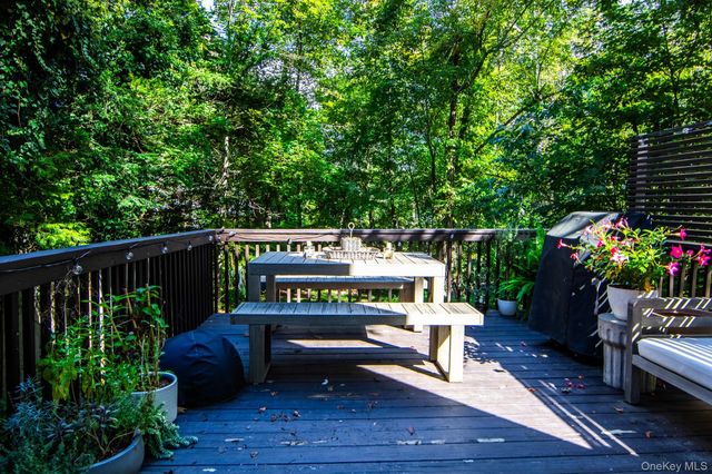 16 Shenorock Drive, Yorktown Heights, NY 10598