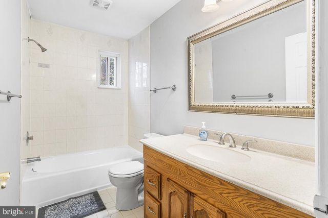 206 COLONIAL RD, Beverly, NJ 08010