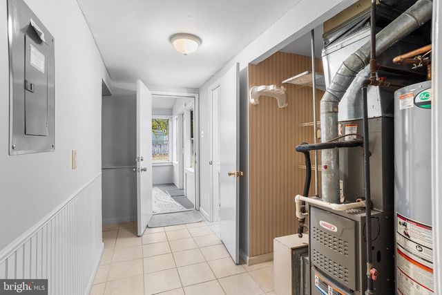 206 COLONIAL RD, Beverly, NJ 08010