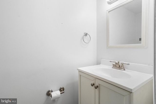 206 COLONIAL RD, Beverly, NJ 08010