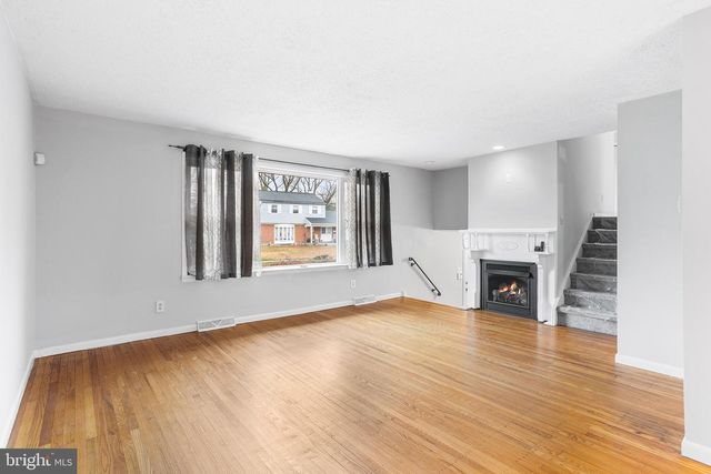 206 COLONIAL RD, Beverly, NJ 08010