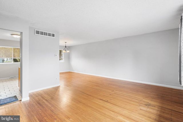 206 COLONIAL RD, Beverly, NJ 08010