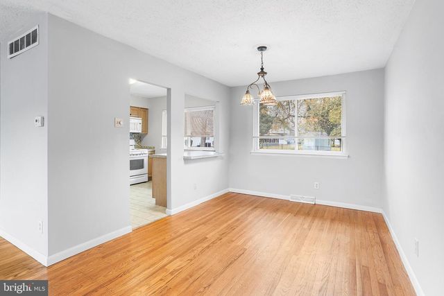 206 COLONIAL RD, Beverly, NJ 08010