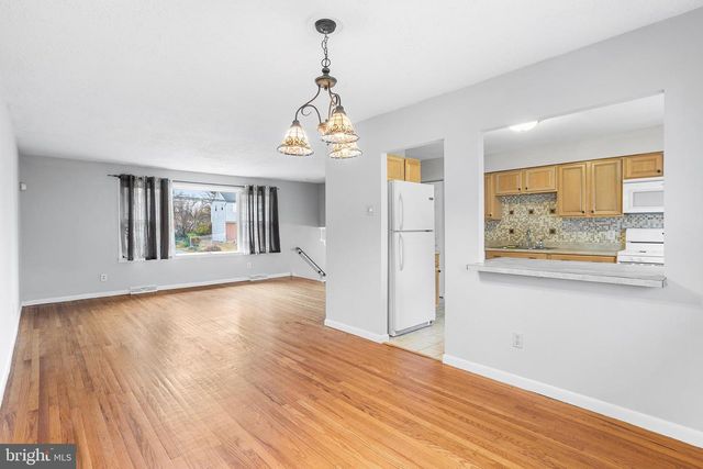 206 COLONIAL RD, Beverly, NJ 08010