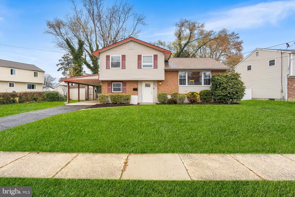 206 COLONIAL RD, Beverly, NJ 08010