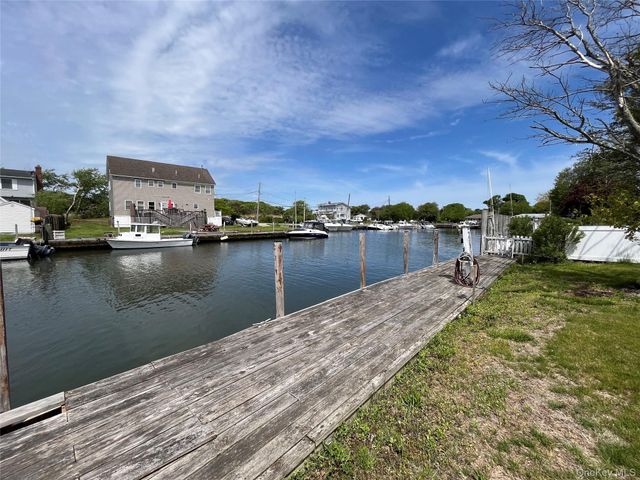 84 Boylan Lane, Blue Point, NY 11715