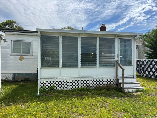 84 Boylan Lane, Blue Point, NY 11715
