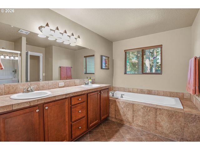 33753 Ne HART Ct, Scappoose, OR 97056
