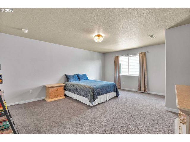 33753 Ne HART Ct, Scappoose, OR 97056