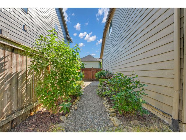 33753 Ne HART Ct, Scappoose, OR 97056