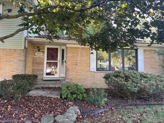 5529 Pembury, West Bloomfield Charter Township, MI 48322