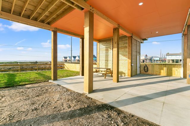 106 Pelican Place, Surfside Beach, TX 77541