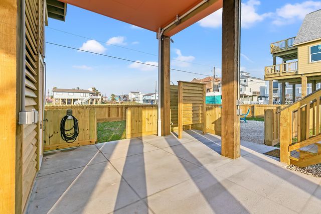 106 Pelican Place, Surfside Beach, TX 77541