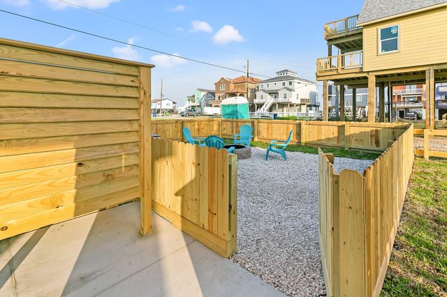 106 Pelican Place, Surfside Beach, TX 77541