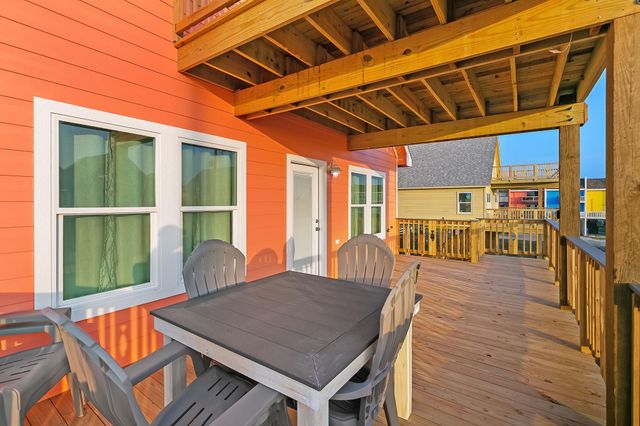 106 Pelican Place, Surfside Beach, TX 77541