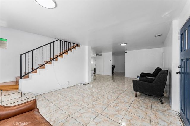 7431 Vanalden, Reseda, CA 91335
