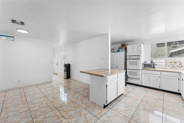 7431 Vanalden, Reseda, CA 91335