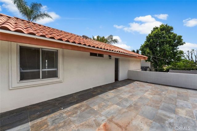7431 Vanalden, Reseda, CA 91335