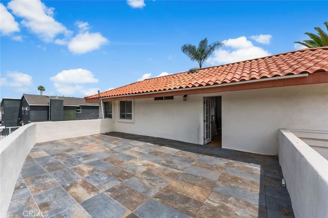 7431 Vanalden, Reseda, CA 91335
